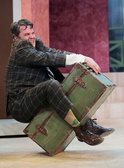 Matthew Lewis Johnson as Francis Henshall Photo