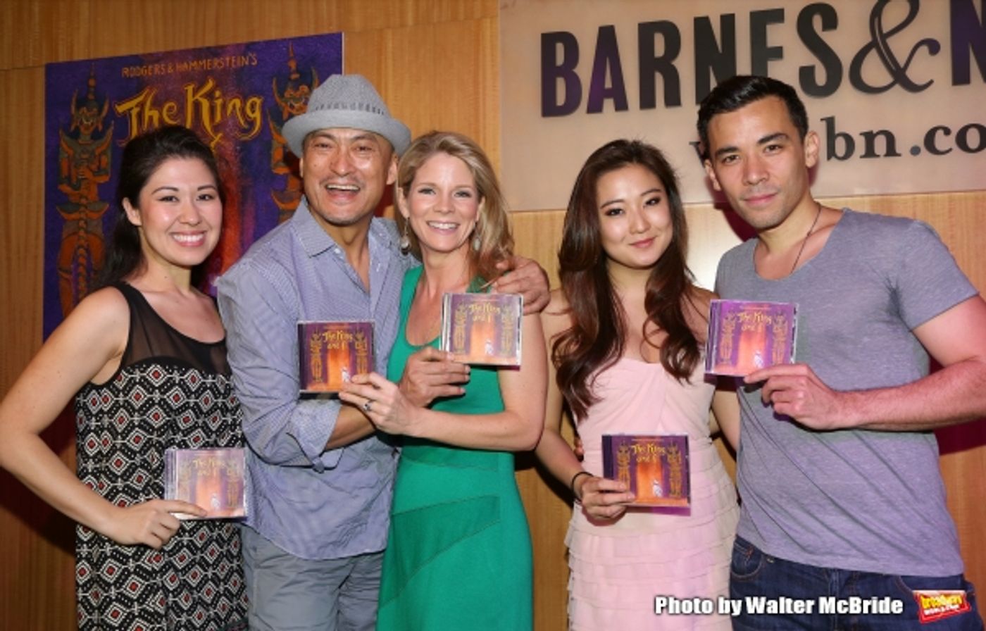 Photo Coverage: Kelli O'Hara & Cast of Broadway's THE KING AND I Sign Albums at Barnes & Noble  Image