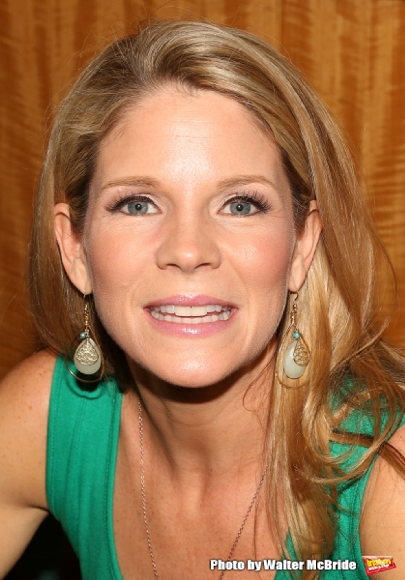 Photo Coverage: Kelli O'Hara & Cast of Broadway's THE KING AND I Sign Albums at Barnes & Noble  Image
