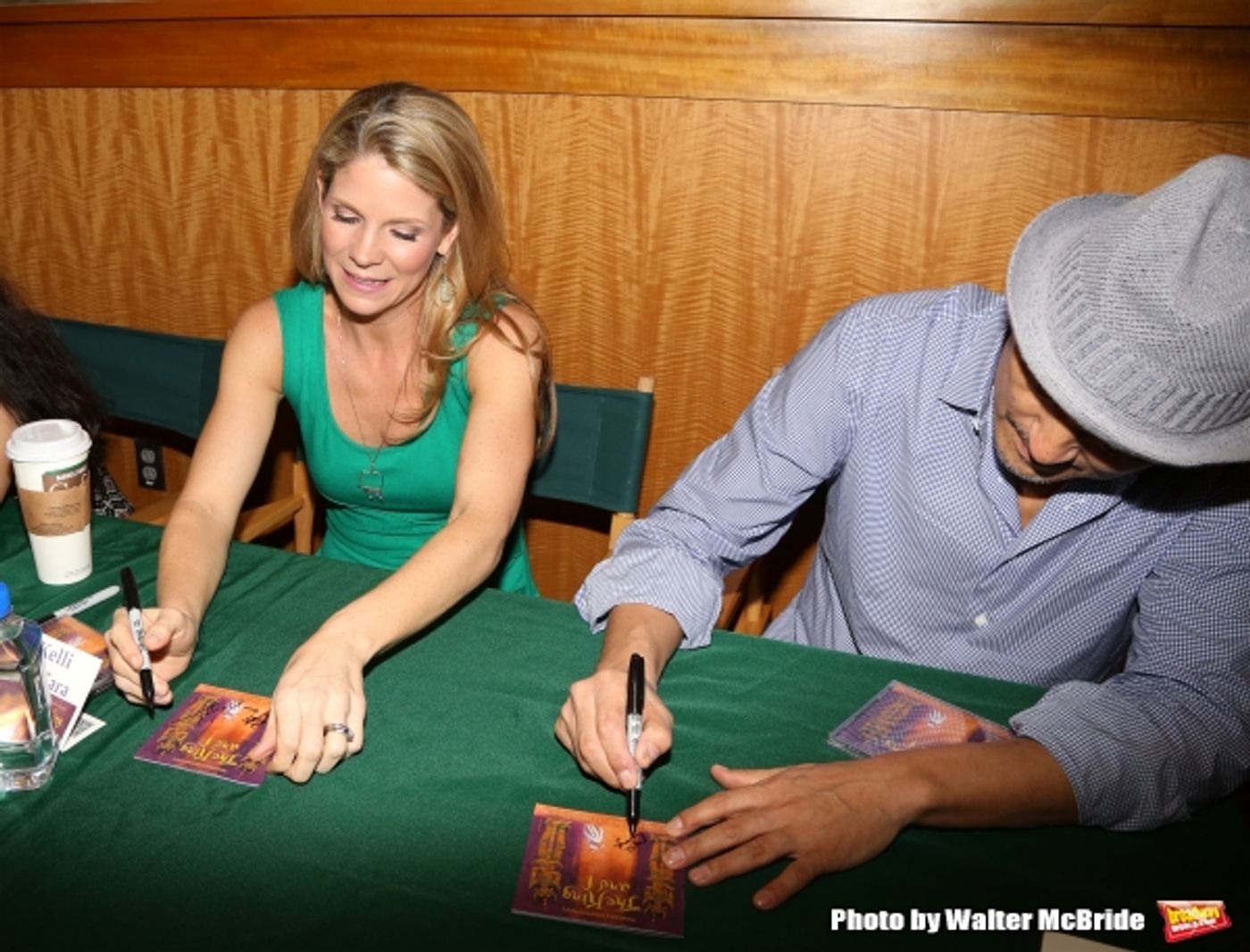 Photo Coverage: Kelli O'Hara & Cast of Broadway's THE KING AND I Sign Albums at Barnes & Noble  Image