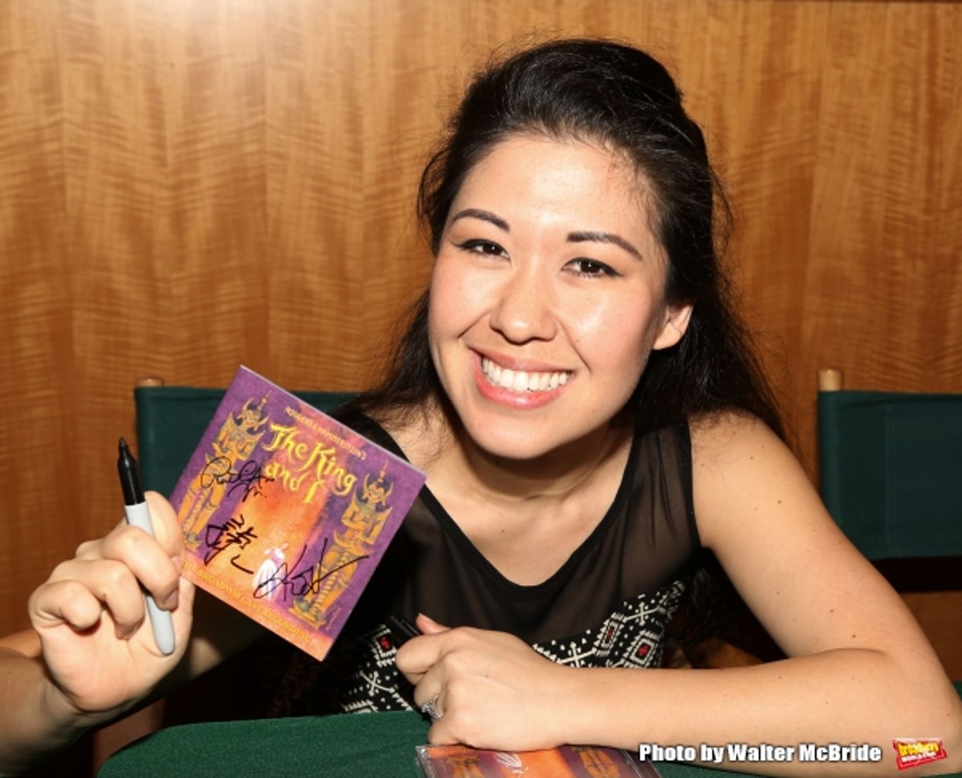 Photo Coverage: Kelli O'Hara & Cast of Broadway's THE KING AND I Sign Albums at Barnes & Noble  Image