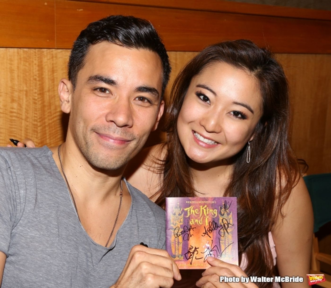 Photo Coverage: Kelli O'Hara & Cast of Broadway's THE KING AND I Sign Albums at Barnes & Noble  Image