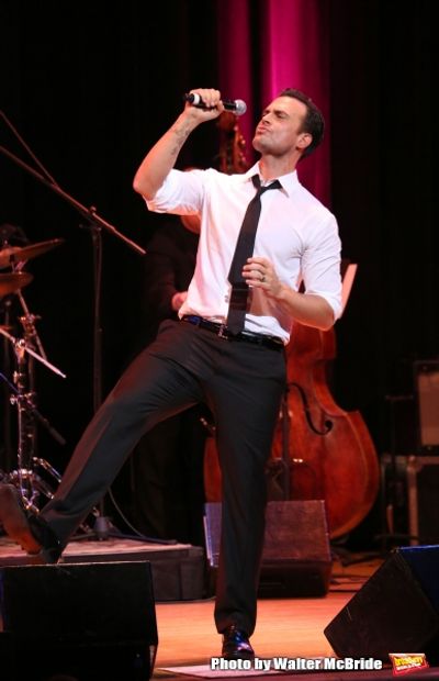 Cheyenne Jackson Photo
