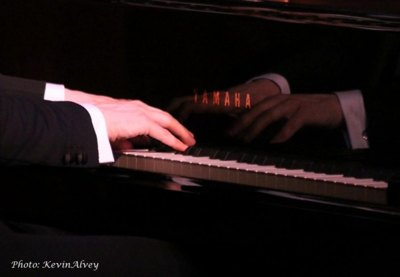 Photo Flash: JERSEY BOYS' Erich Bergen Returns to Birdland  Image