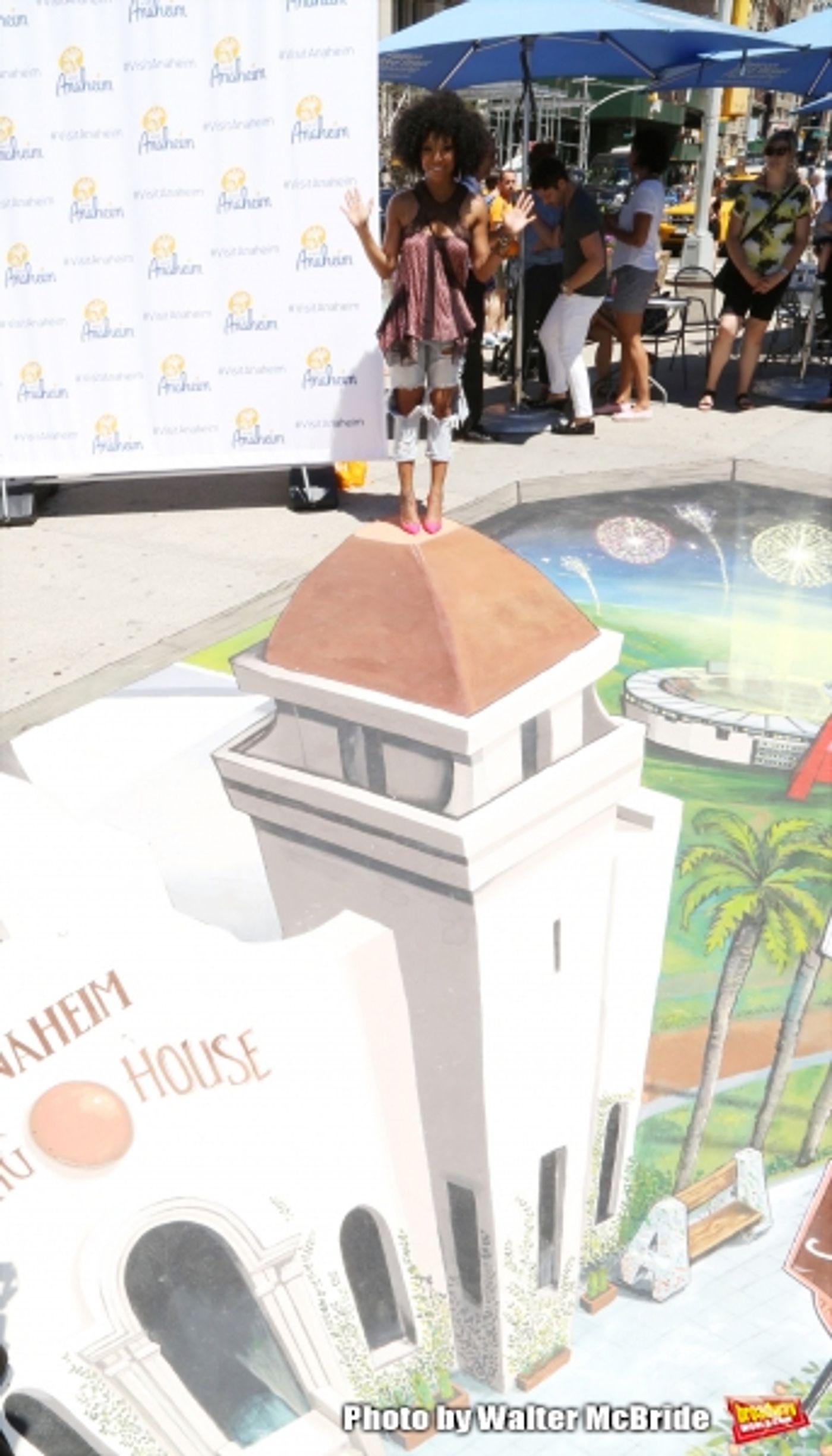 Photo Coverage: Brandy Norwood, Nate Berkus and More Help Bring Anaheim to the Big Apple  Image
