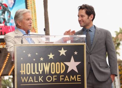 Michael Douglas honors actor Paul Rudd Photo