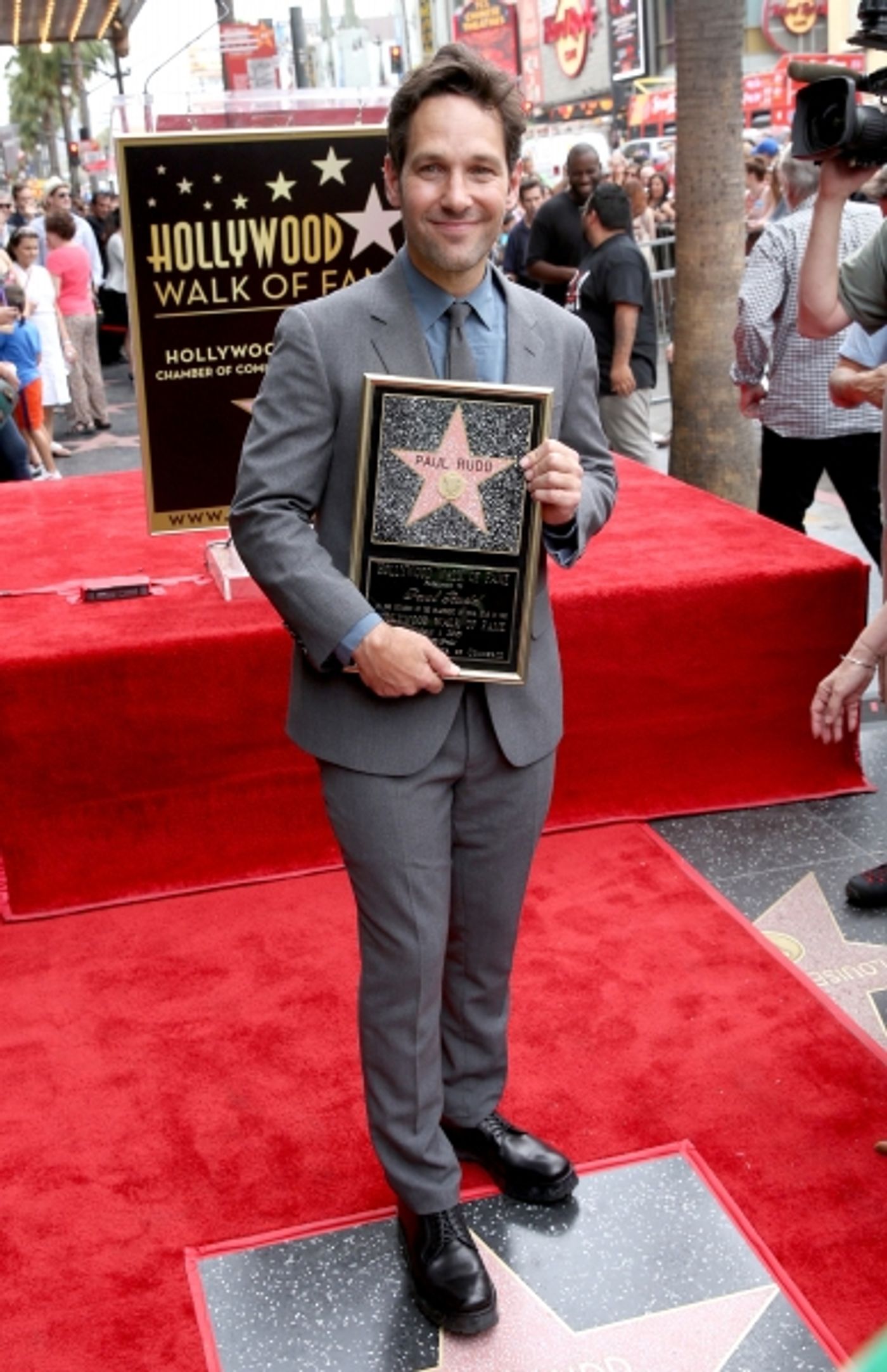 Photo Flash: ANT-MAN's Paul Rudd Receives Star on the Hollywood Walk of Fame  Image