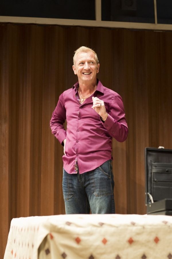 Steffan Rhodri as Morrie Photo