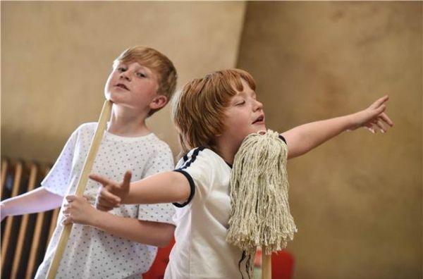 Photo Flash: First Look at Justin Fletcher, Ronni Anocona & More in Rehearsal for MIF's THE TALE OF MR. TUMBLE  Image