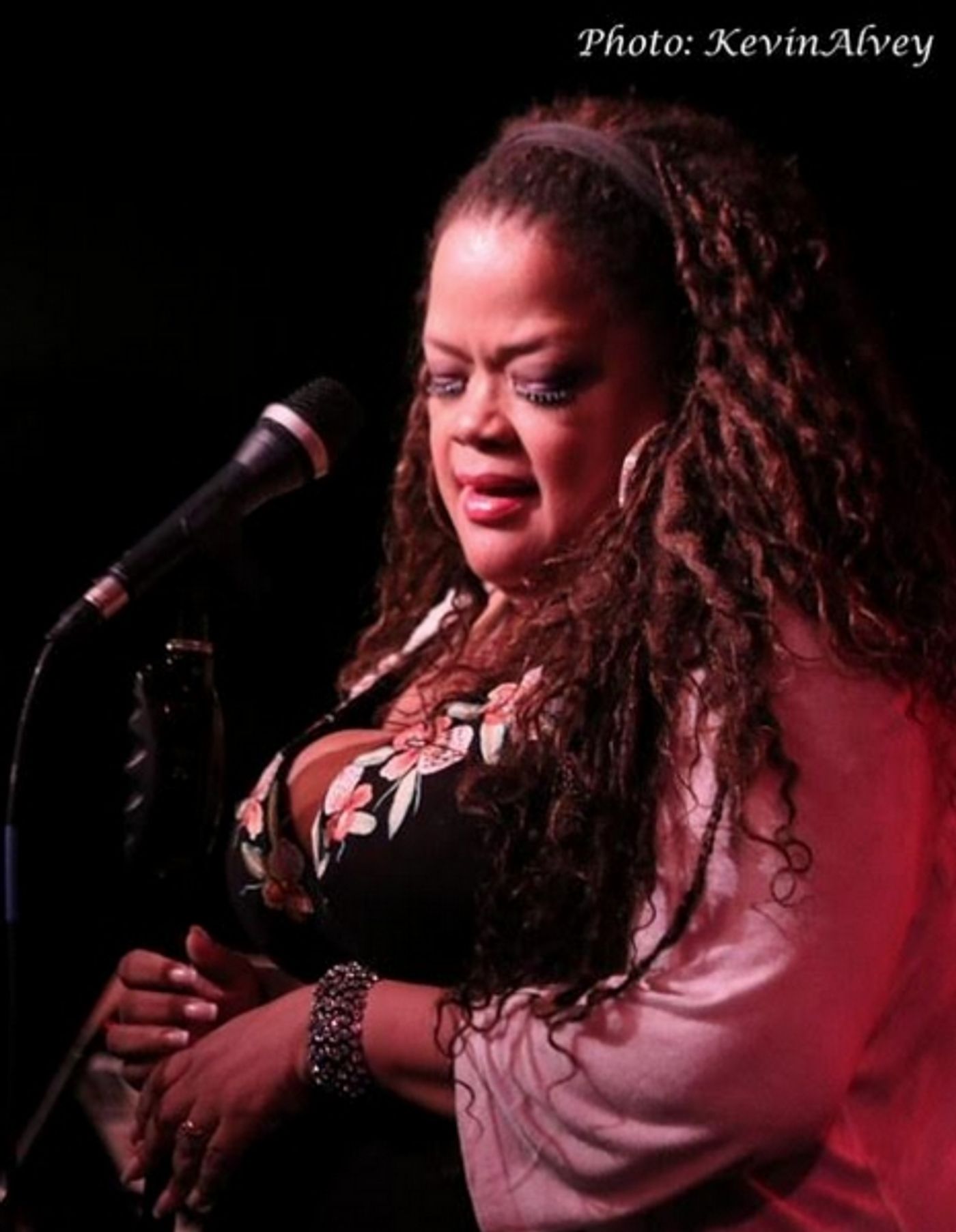 Photo Flash: Natalie Douglas in 'The Music of Dolly Parton' at Birdland  Image