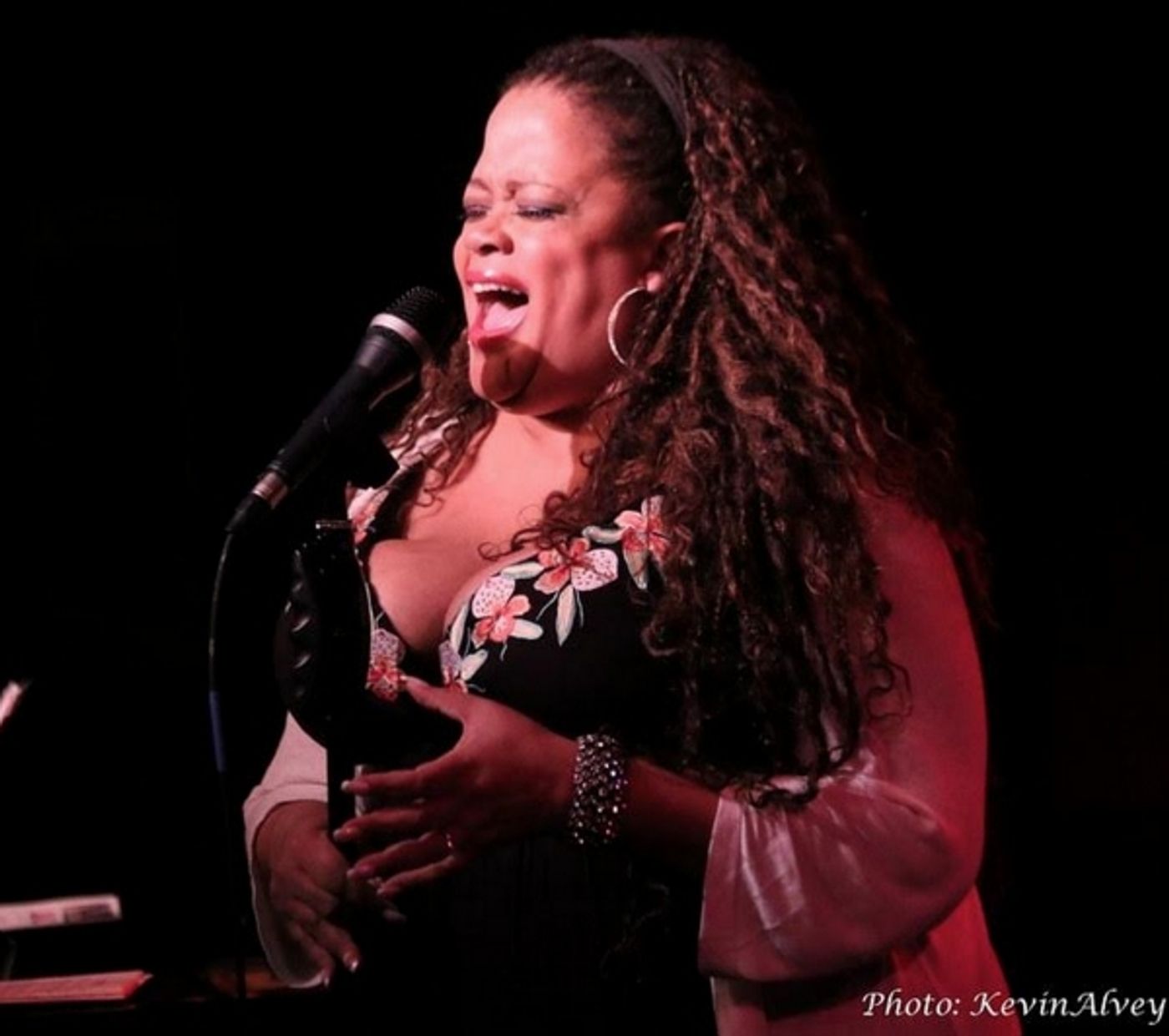 Photo Flash: Natalie Douglas in 'The Music of Dolly Parton' at Birdland  Image