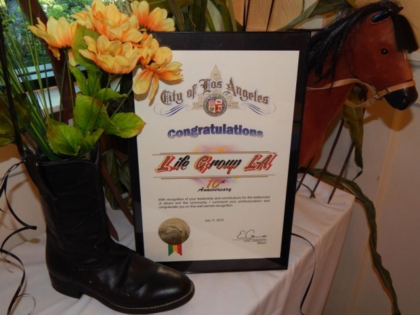 Photo Flash: Los Angeles Mayor Eric Garcetti Honors The Life Group LA Photo Flash: Los Angeles Mayor Eric Garcetti Honors The Life Group LA Image