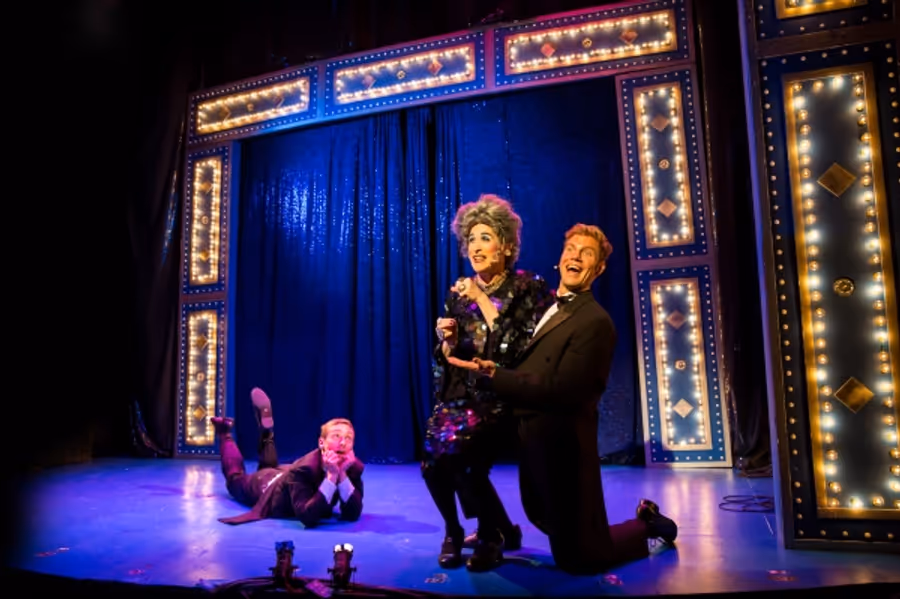 Photo Flash: First Look at MRS. SMITH'S BROADWAY CAT-TACULAR! Off-Broadway Image