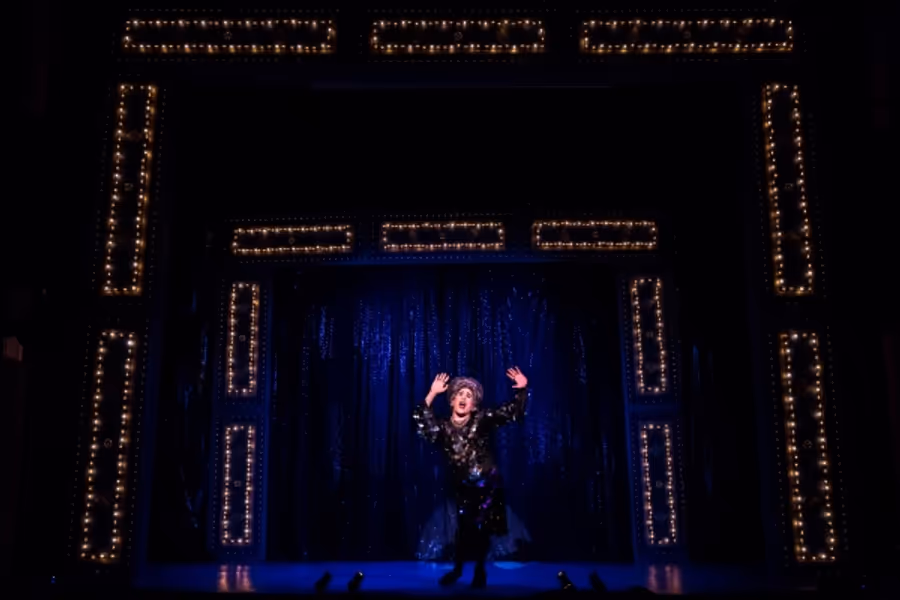 Photo Flash: First Look at MRS. SMITH'S BROADWAY CAT-TACULAR! Off-Broadway Image