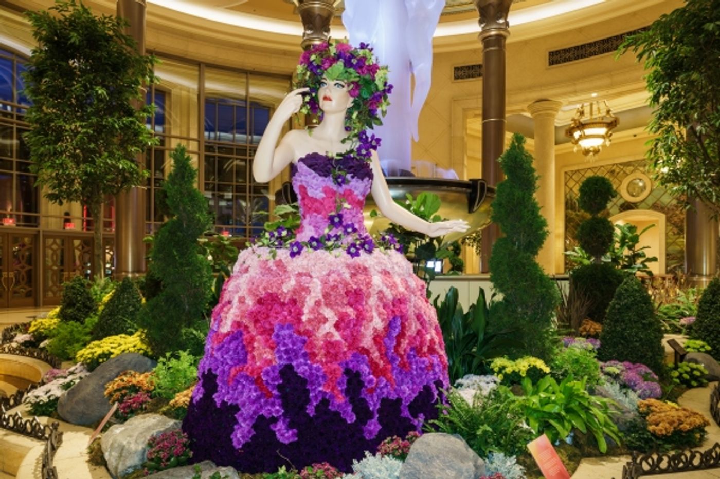 Photo Flash: Floral Display at The Palazzo Transforms for July's Hot Summer Nights Photo Flash: Floral Display at The Palazzo Transforms for July's Hot Summer Nights Image
