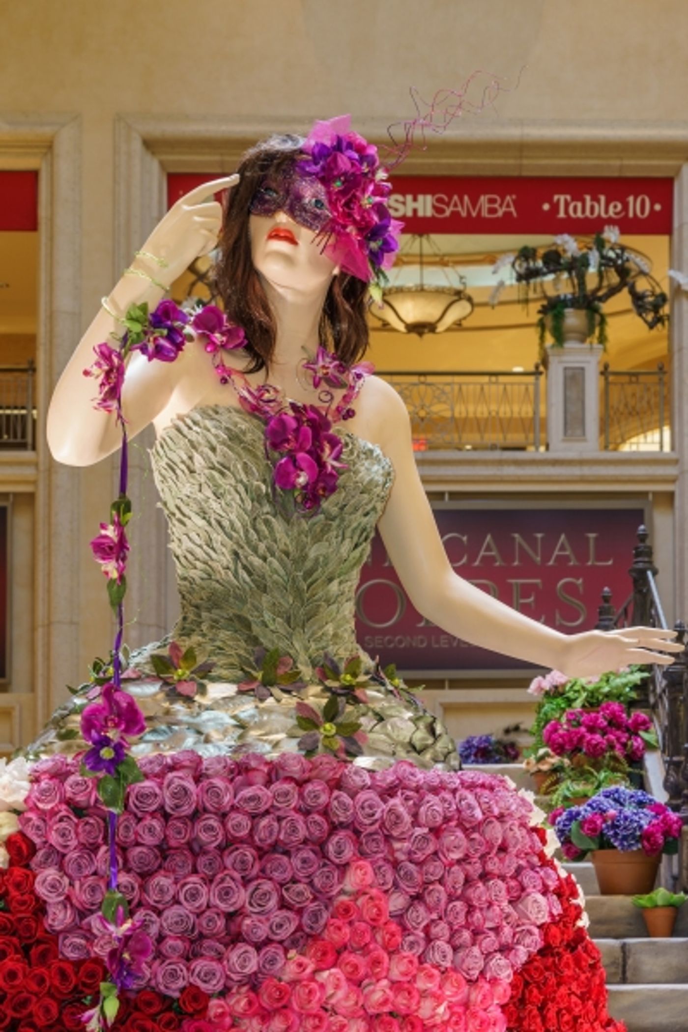 Photo Flash: Floral Display at The Palazzo Transforms for July's Hot Summer Nights Photo Flash: Floral Display at The Palazzo Transforms for July's Hot Summer Nights Image