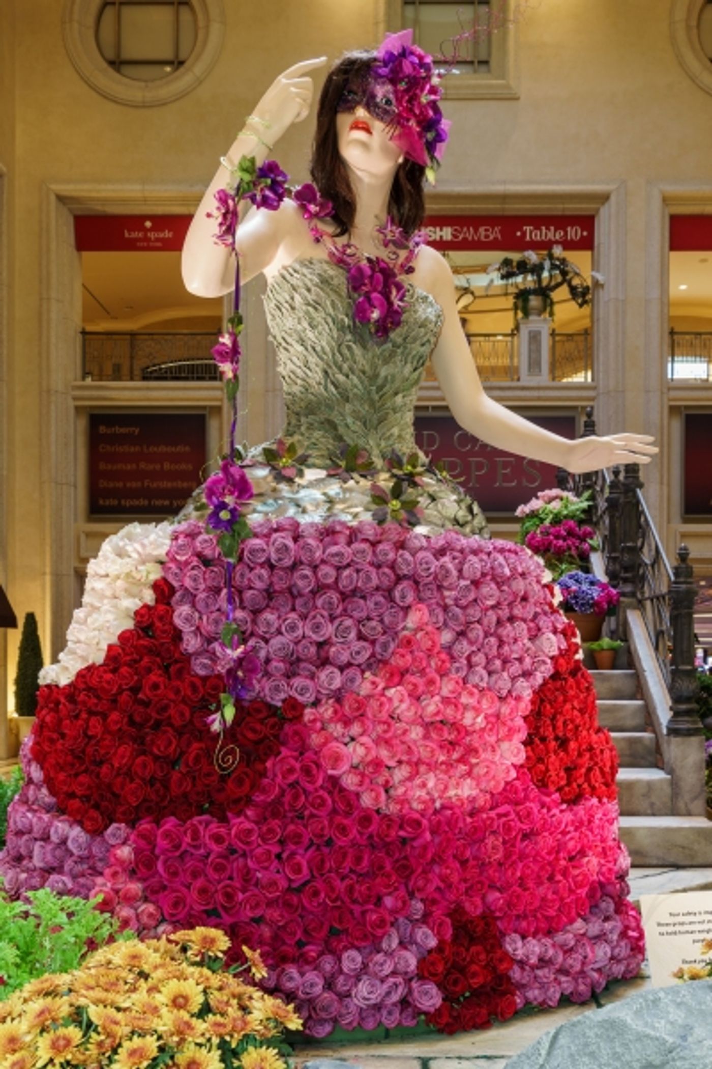 Photo Flash: Floral Display at The Palazzo Transforms for July's Hot Summer Nights Photo Flash: Floral Display at The Palazzo Transforms for July's Hot Summer Nights Image