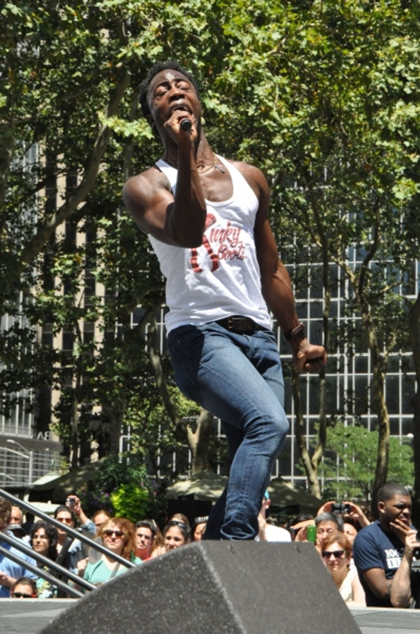 Photo Coverage: Casts of KINKY BOOTS, BEAUTIFUL, PHANTOM & More Perform in Bryant Park  Image