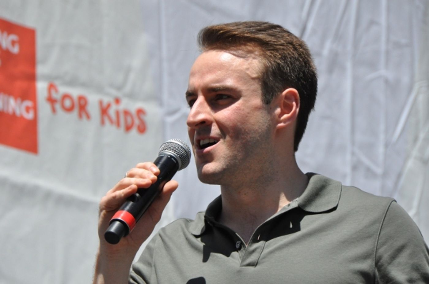 Photo Coverage: Casts of KINKY BOOTS, BEAUTIFUL, PHANTOM & More Perform in Bryant Park  Image