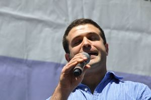 Edward Tolve @ BroadwayWorld Edward Tolve Photo