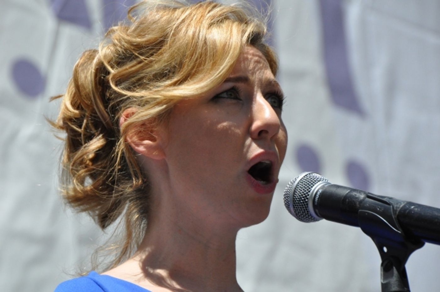 Photo Coverage: Casts of KINKY BOOTS, BEAUTIFUL, PHANTOM & More Perform in Bryant Park  Image