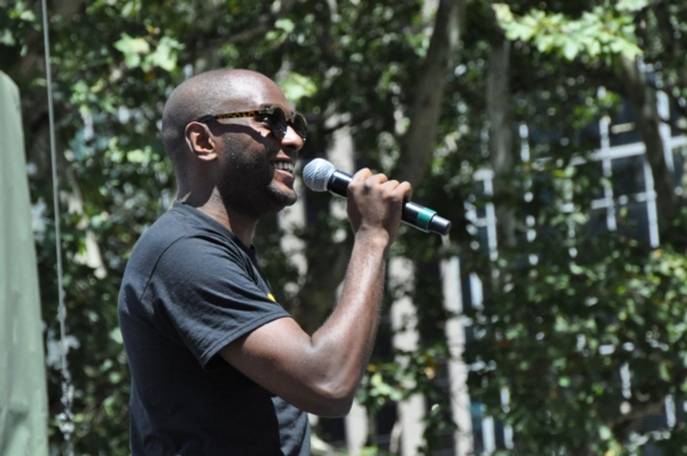 Photo Coverage: Casts of KINKY BOOTS, BEAUTIFUL, PHANTOM & More Perform in Bryant Park  Image