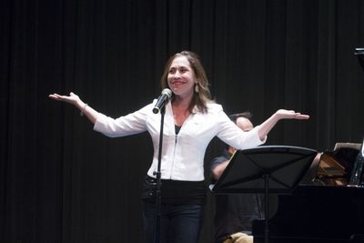Andrea Burns Photo