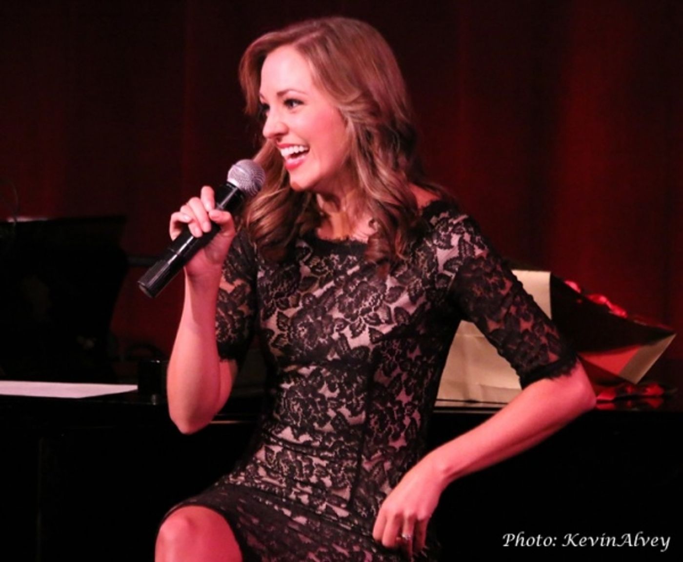 Photo Flash: Laura Osnes Spends an Evening at Birdland  Image