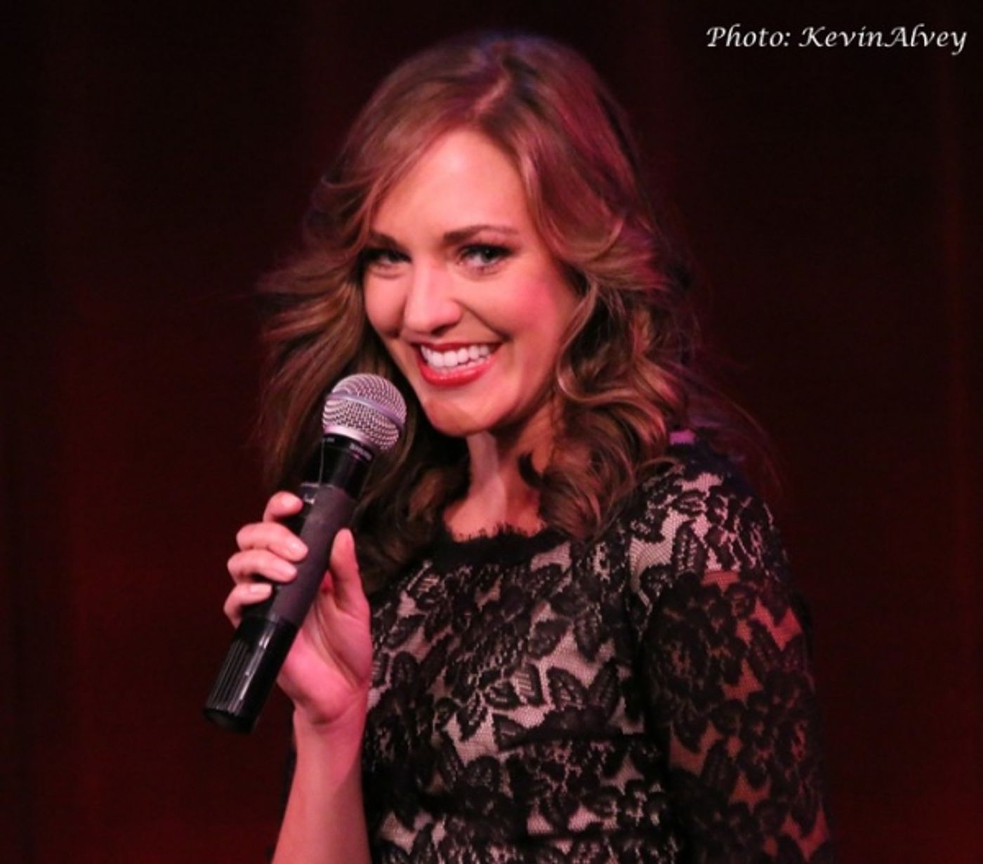 Photo Flash: Laura Osnes Spends an Evening at Birdland  Image