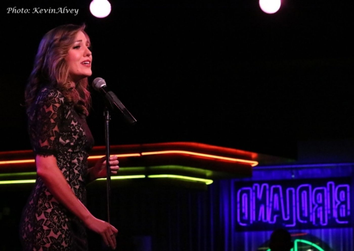 Photo Flash: Laura Osnes Spends an Evening at Birdland  Image