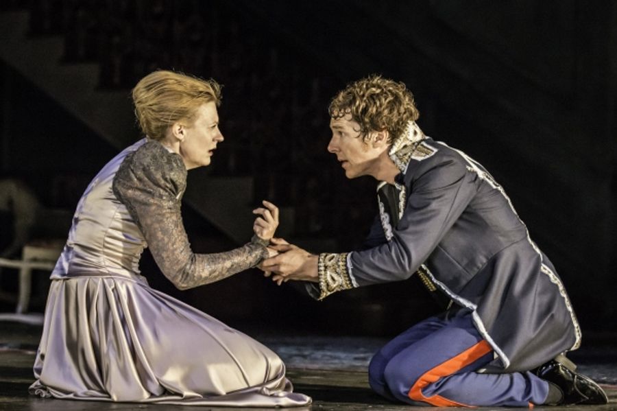 Photo Flash: First Look at Benedict Cumberbatch & More in Barbican Theatre's HAMLET Image