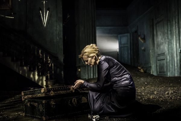 Anastasia HIlle Photo