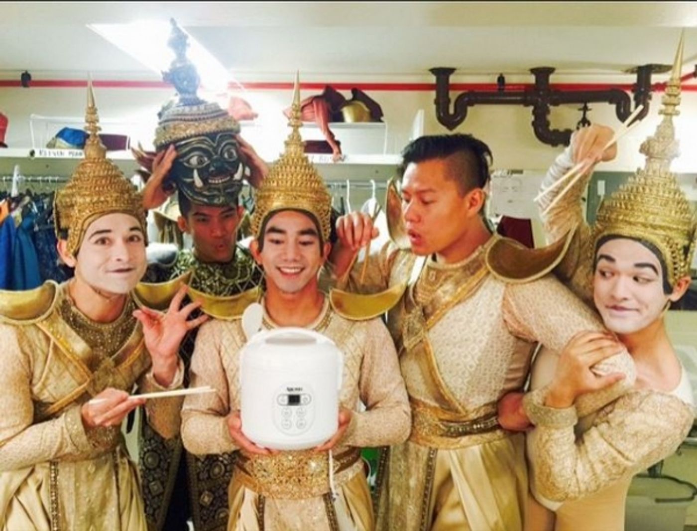 Photo Flash: Saturday Intermission Pics, 8/08 - KINKY BOOTS Celebrates HAMILTON's Opening, Plus SOMETHING ROTTEN!, PIPPIN, and More  Image