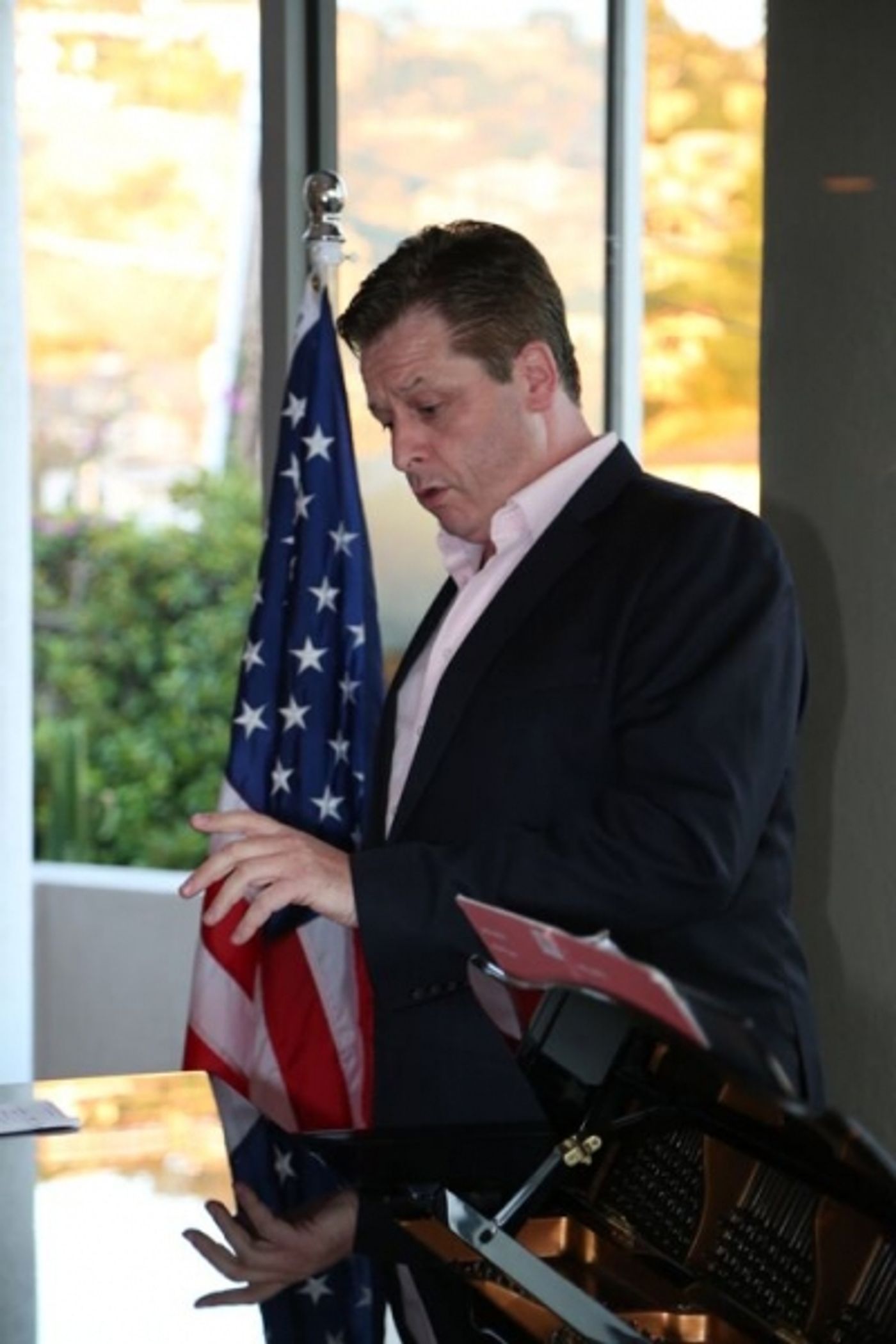 Photo Flash: Tenor Anthony Kearns Headlines Private Concert for Wells of Life Charity in California  Image