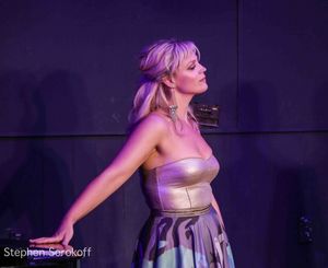 Elizabeth Stanley Photo