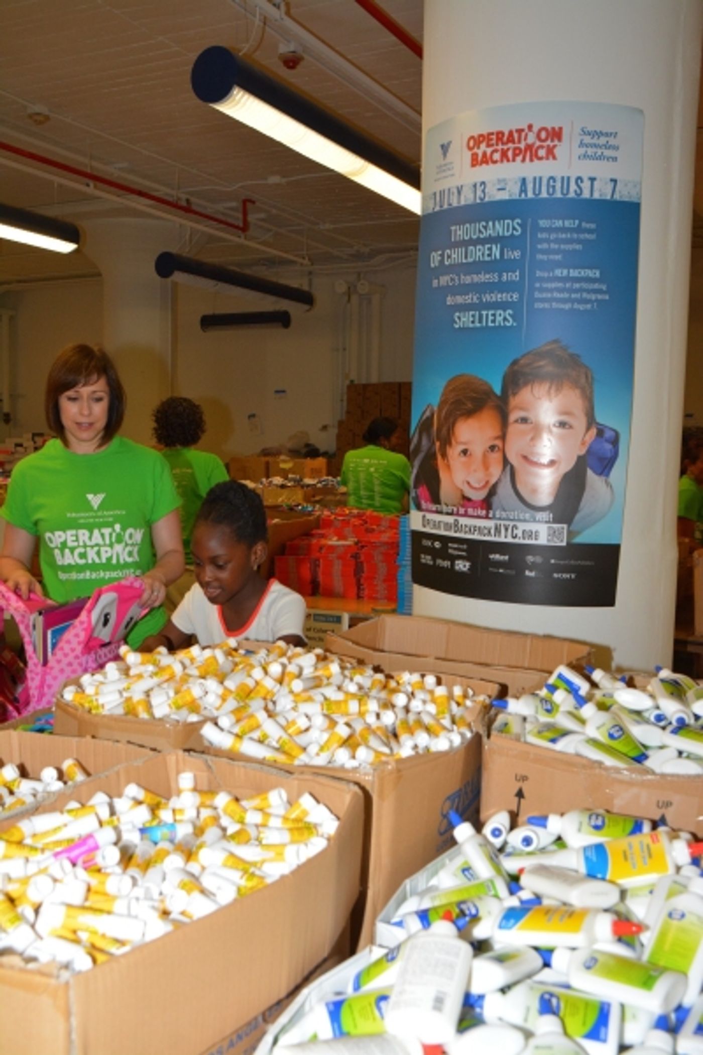 Photo Coverage: Paige Davis Teams with Volunteers of America for Operation Backpack 2015!  Image