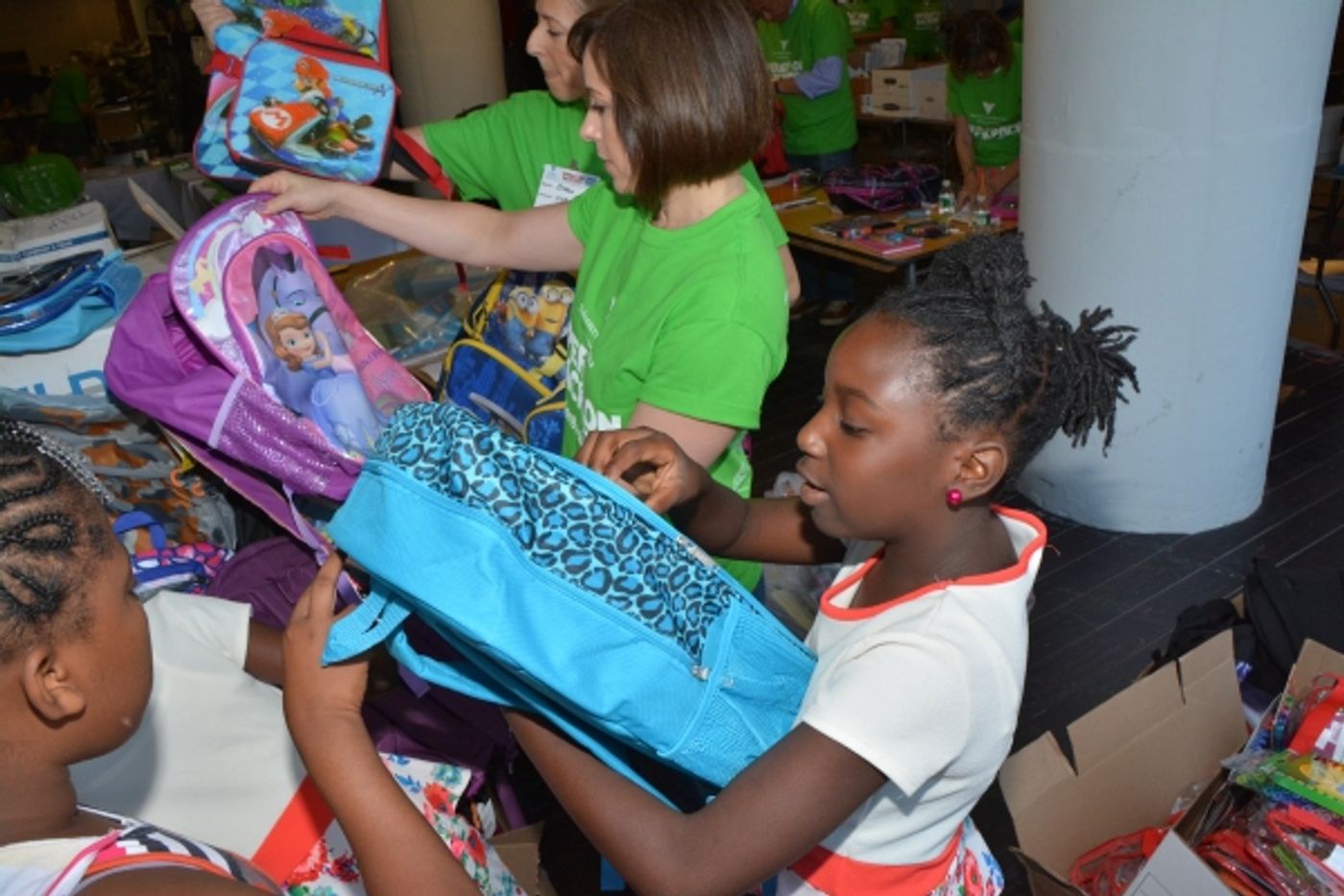 Photo Coverage: Paige Davis Teams with Volunteers of America for Operation Backpack 2015!  Image