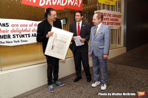 Penn &amp; Teller accept a proclamation from Ken Kallos Photo