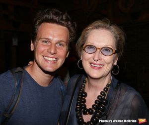Meryl Streep visits Jonathan Groff @ BroadwayWorld Meryl Streep visits Jonathan Groff Photo