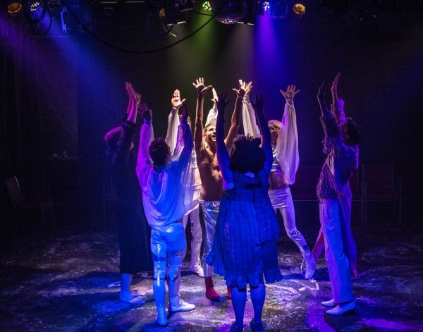 Steve Love (center) and the cast Photo