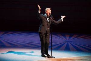 Illusionist Jeff Hobson Photo