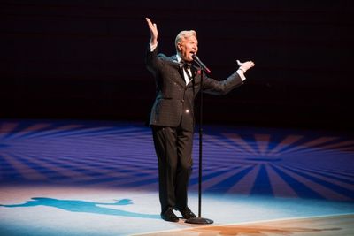 Illusionist Jeff Hobson Photo