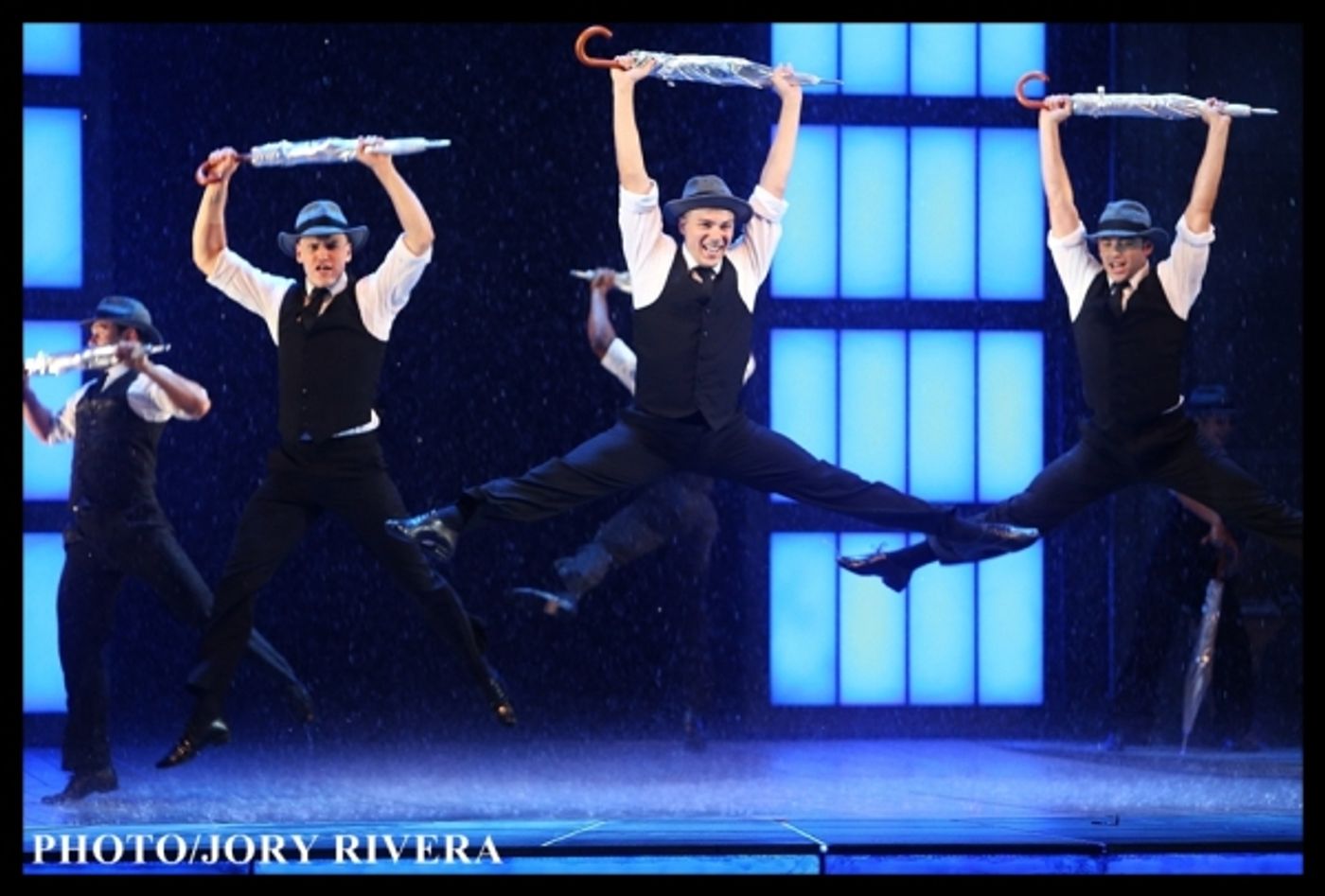 Photo Coverage: Cast of SINGIN' IN THE RAIN Takes Opening Bow in Manila  Image