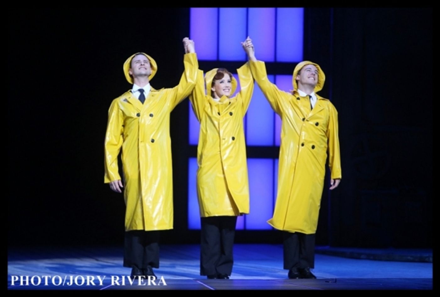 Photo Coverage: Cast of SINGIN' IN THE RAIN Takes Opening Bow in Manila  Image