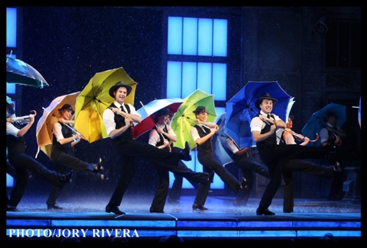 Photo Coverage: Cast of SINGIN' IN THE RAIN Takes Opening Bow in Manila  Image