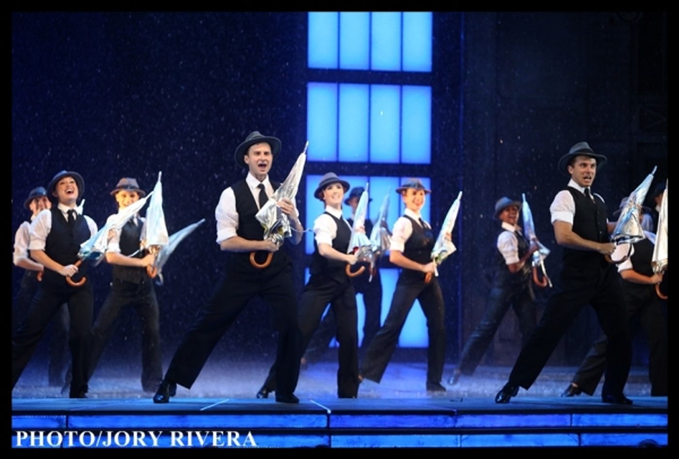 Photo Coverage: Cast of SINGIN' IN THE RAIN Takes Opening Bow in Manila  Image