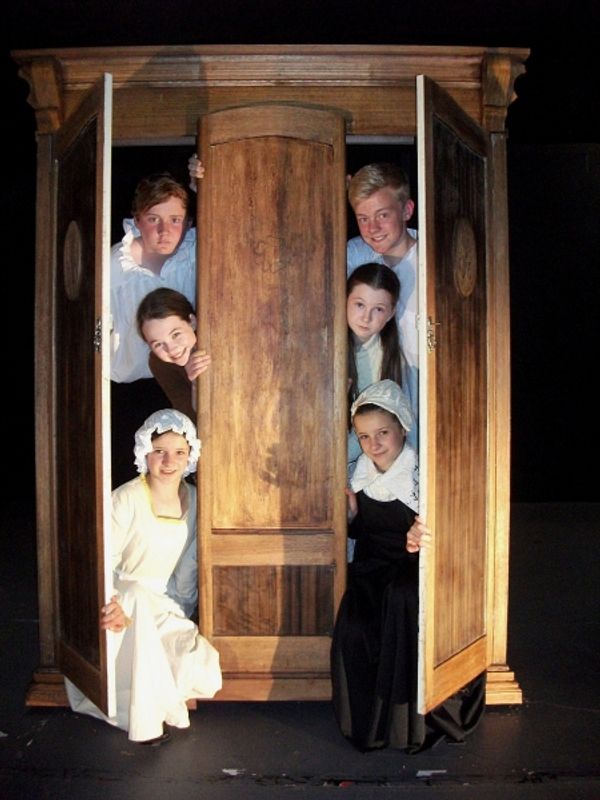 Ashley Garner, Mollie McGarrity and Bianca Thomas and Matthew Manning, Christie McGar Photo