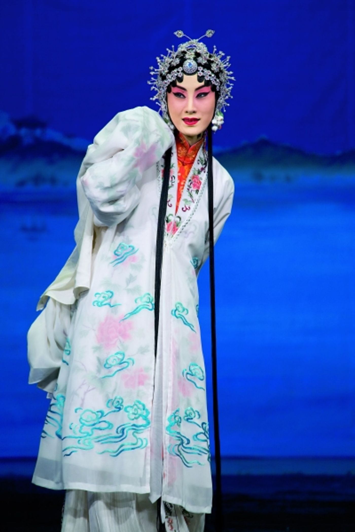 Photo Flash: Peking Opera's LEGEND OF THE WHITE SNAKE and THE JEWELRY PURSE Begin Tonight at Lincoln Center Photo Flash: Peking Opera's LEGEND OF THE WHITE SNAKE and THE JEWELRY PURSE Begin Tonight at Lincoln Center Image
