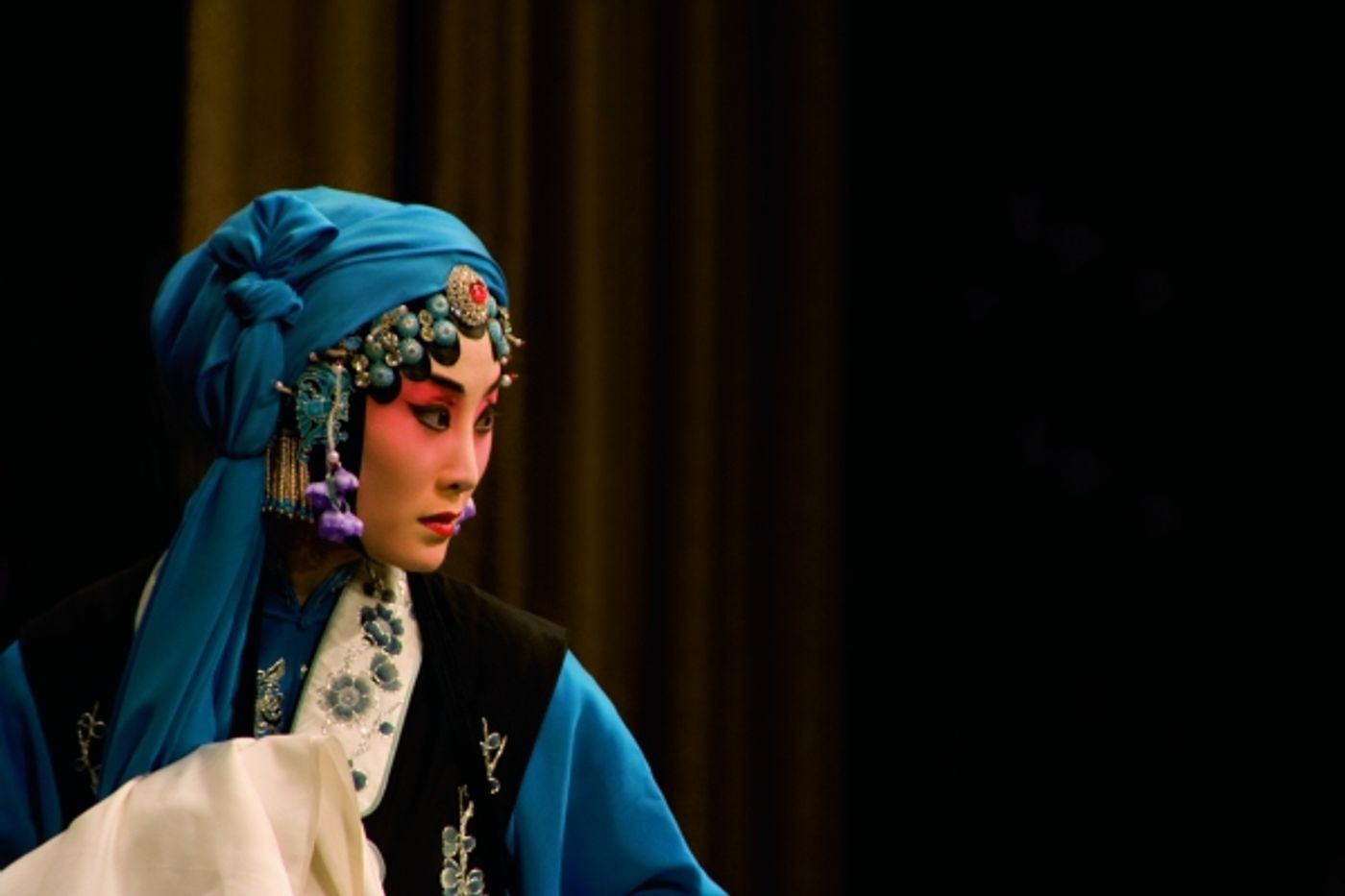 Photo Flash: Peking Opera's LEGEND OF THE WHITE SNAKE and THE JEWELRY PURSE Begin Tonight at Lincoln Center Photo Flash: Peking Opera's LEGEND OF THE WHITE SNAKE and THE JEWELRY PURSE Begin Tonight at Lincoln Center Image