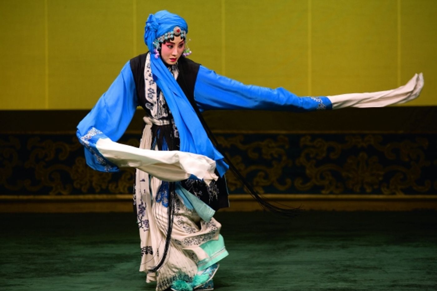 Photo Flash: Peking Opera's LEGEND OF THE WHITE SNAKE and THE JEWELRY PURSE Begin Tonight at Lincoln Center Photo Flash: Peking Opera's LEGEND OF THE WHITE SNAKE and THE JEWELRY PURSE Begin Tonight at Lincoln Center Image